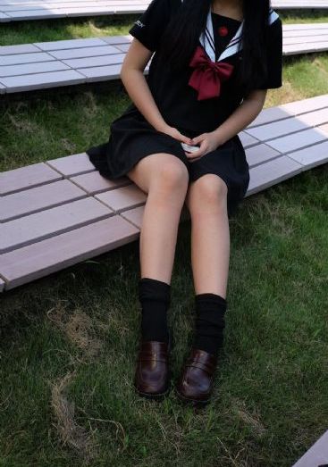老板一边开会一边摸秘书