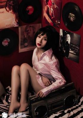 扒开女人下面两片毛茸茸