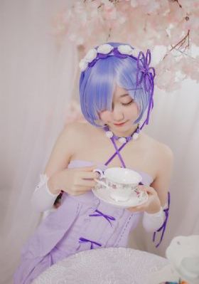 生活在别处